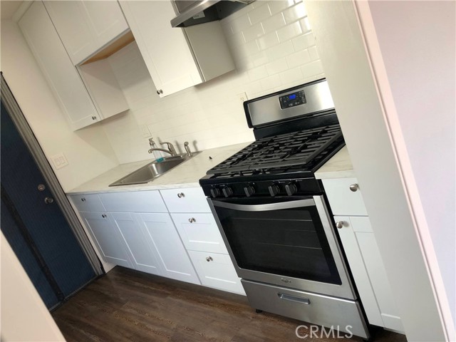 121 E Bort Street, Long Beach CA: https://media.crmls.org/medias/ada694fa-c6ac-4418-ac76-264b01a988fb.jpg