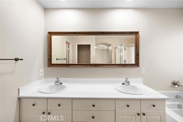 47 Rue Du Chateau, Aliso Viejo CA: https://media.crmls.org/medias/ada69b2f-f2ce-48dc-bd6a-dd21d96f725b.jpg