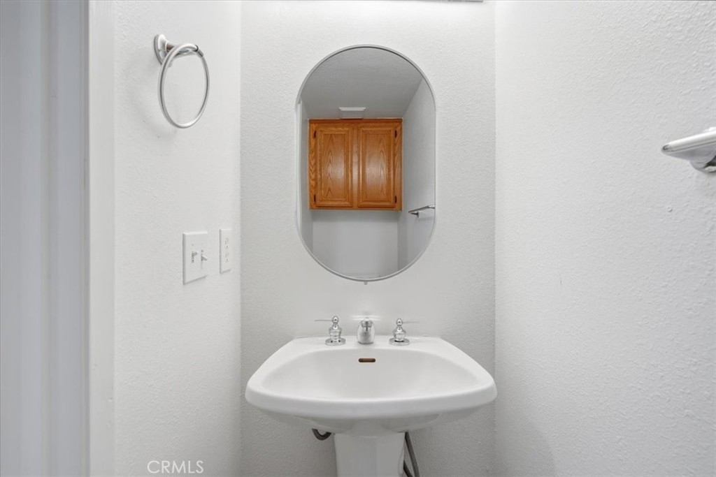 https://media.crmls.org/medias/ada6b8b2-bc56-4520-91d1-5f46290607e6.jpg?preset=X-Large