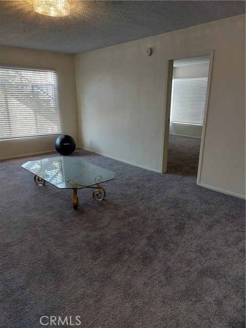 Detail Gallery Image 2 of 24 For 1891 Buckingham Rd #1,  Los Angeles,  CA 90019 - 3 Beds | 2 Baths