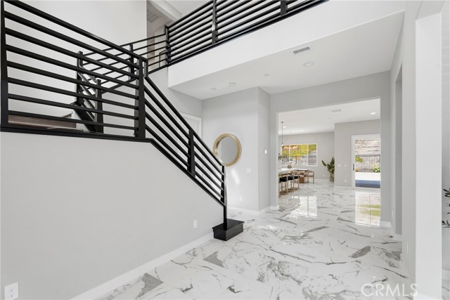 Detail Gallery Image 6 of 75 For 17721 Ridgeline Ct, Saugus,  CA 91350 - 4 Beds | 4 Baths