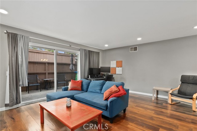 Detail Gallery Image 2 of 26 For 1094 Cabrillo Park a,  Santa Ana,  CA 92701 - 2 Beds | 1/1 Baths