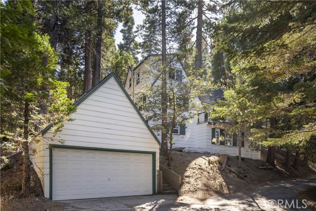 225 Fairview Drive, Lake Arrowhead, CA 92352