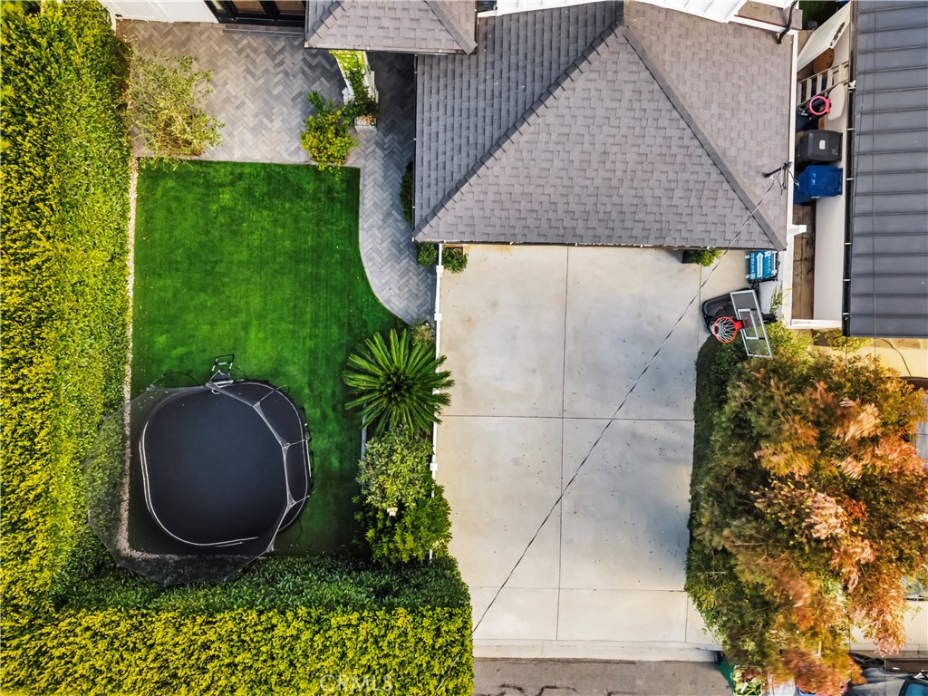https://media.crmls.org/medias/ada85f76-6ba9-4b7e-b35f-abc9fbfce64c.jpg?preset=X-Large