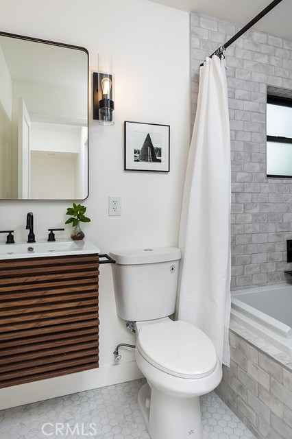 Detail Gallery Image 22 of 27 For 1661 Mohawk St, Los Angeles,  CA 90026 - 2 Beds | 2/1 Baths