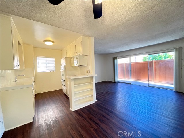 Detail Gallery Image 8 of 15 For 5167 Yarmouth Ave #10,  Encino,  CA 91316 - 1 Beds | 1 Baths