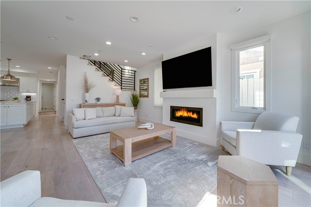 Detail Gallery Image 13 of 65 For 608 Heliotrope, Corona Del Mar,  CA 92625 - 4 Beds | 4 Baths