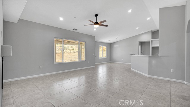 Detail Gallery Image 11 of 37 For 11181 5th Ave, Hesperia,  CA 92345 - 4 Beds | 2/1 Baths