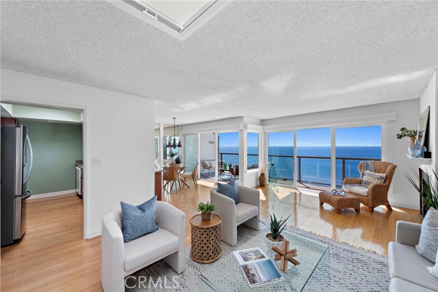 259 Avenida Lobeiro, San Clemente CA: https://media.crmls.org/medias/ada9d341-a938-4a4c-a2aa-9cef04541c34.jpg
