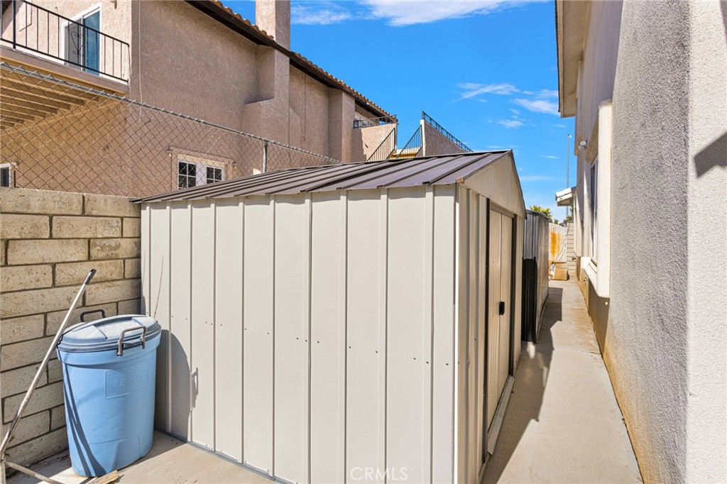 https://media.crmls.org/medias/adaa5314-6052-4360-b41e-3b220d57a787.jpg?preset=X-Large