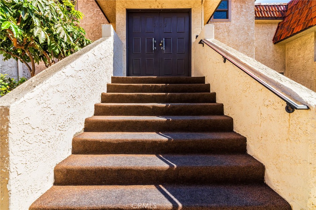 https://media.crmls.org/medias/adab5172-0d78-4eaa-a1ea-d890ae1bc295.jpg?preset=X-Large