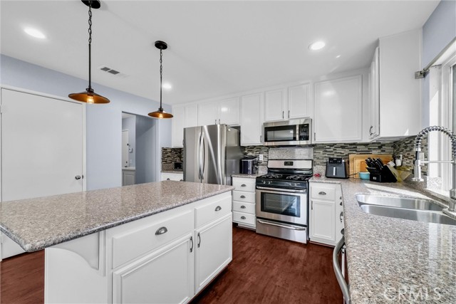 Detail Gallery Image 11 of 31 For 4519 Ferngreen, Hemet,  CA 92545 - 5 Beds | 2/1 Baths