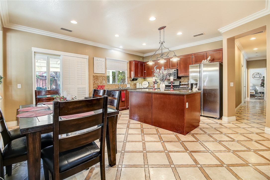 Detail Gallery Image 16 of 61 For 17509 Cedarwood Dr, Riverside,  CA 92503 - 4 Beds | 2/1 Baths