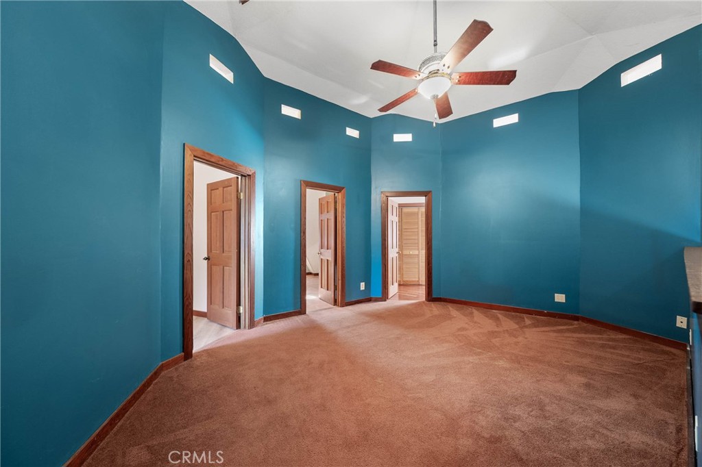 https://media.crmls.org/medias/adac52d8-5edd-459d-9067-4abccd768c7a.jpg?preset=X-Large