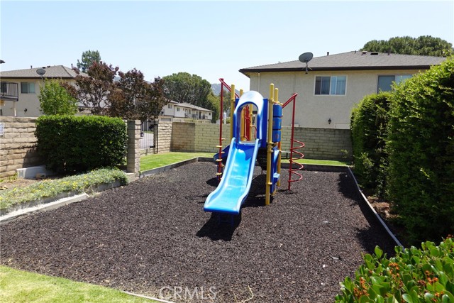 Detail Gallery Image 30 of 39 For 2033 Calle La Sombra #2,  Simi Valley,  CA 93063 - 2 Beds | 1 Baths