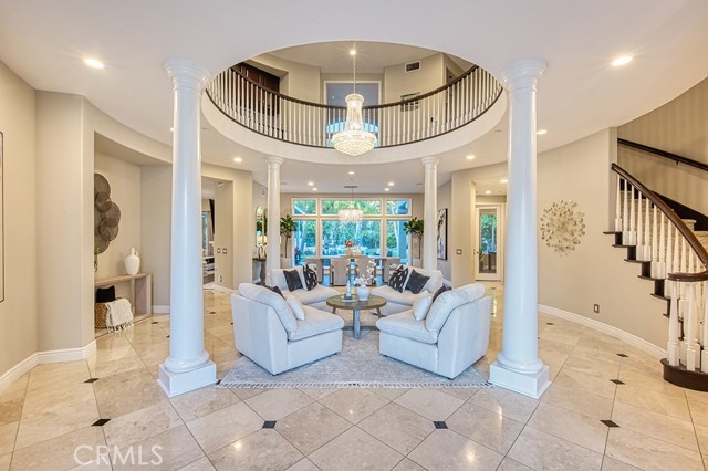 8 Joliet Drive, Coto de Caza CA: https://media.crmls.org/medias/adad3cd8-08a6-4d6d-8a09-77d6697c98ab.jpg