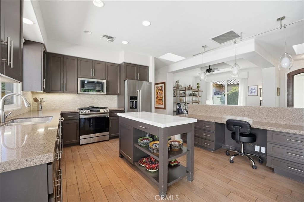 MLS #OC25246393 image #7