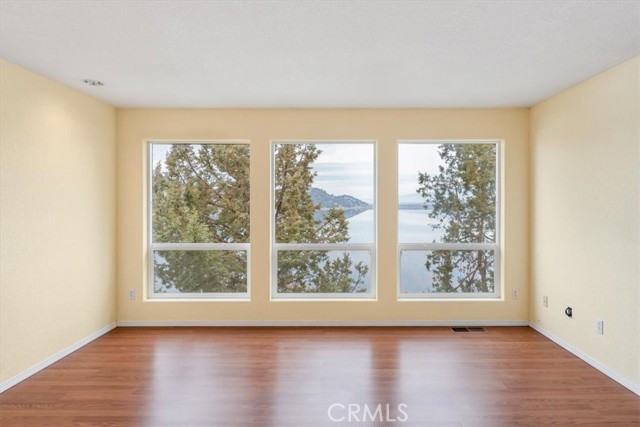 Detail Gallery Image 6 of 25 For 5246 Spearpoint, Weed,  CA 96094 - 2 Beds | 2/1 Baths