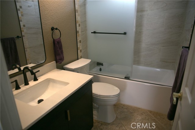 Detail Gallery Image 10 of 14 For 31838 via Barraza, Temecula,  CA 92592 - 3 Beds | 2 Baths