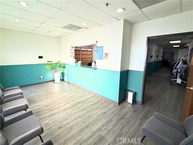 17607 Sherman Way, Van Nuys CA: https://media.crmls.org/medias/adae5624-cc09-40ea-9ea7-bb5d12d1aa45.jpg