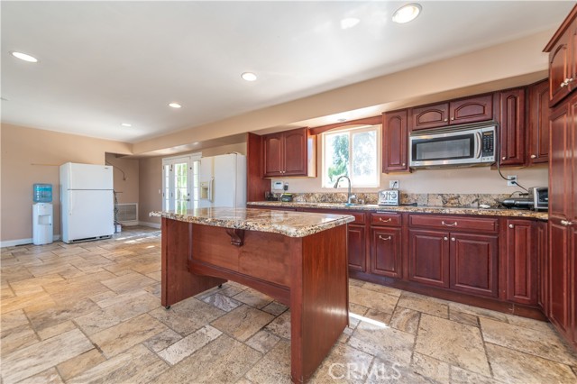 32375 Sage Road, Hemet CA: https://media.crmls.org/medias/adaf4fbb-7067-4f8b-a0ac-77135c9e52c8.jpg