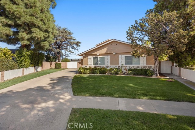 Detail Gallery Image 3 of 27 For 1431 Mauna Loa Rd, Tustin,  CA 92780 - 5 Beds | 3 Baths