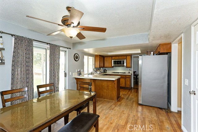 Detail Gallery Image 9 of 32 For 14989 Blue Grass Dr, Helendale,  CA 92342 - 4 Beds | 3 Baths