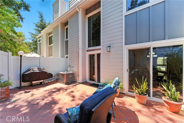 18221 Andrea N Circle, Northridge CA: https://media.crmls.org/medias/adb32851-47b3-4624-8f1d-755210a98f9e.jpg