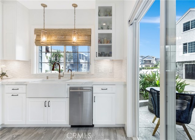Detail Gallery Image 7 of 26 For 406 E Bay #H,  Newport Beach,  CA 92661 - 2 Beds | 2/1 Baths