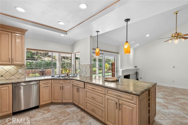 25383 Fortuna Drive, Valencia CA: https://media.crmls.org/medias/adb401e8-94a5-413a-8657-8b7afa60d3b8.jpg