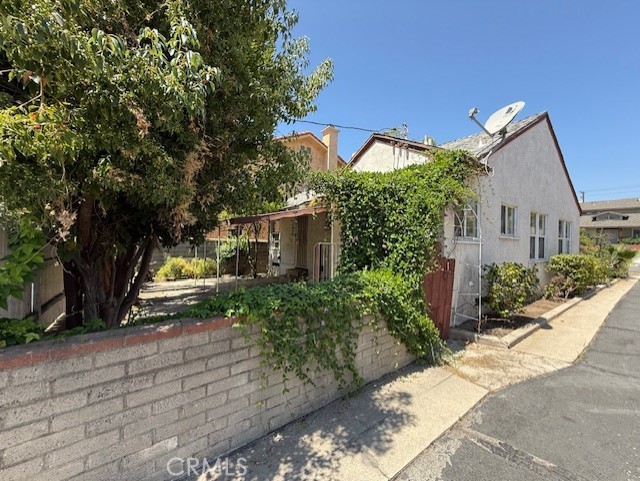Detail Gallery Image 3 of 32 For 828 E Cypress Ave, Burbank,  CA 91501 - 3 Beds | 2 Baths
