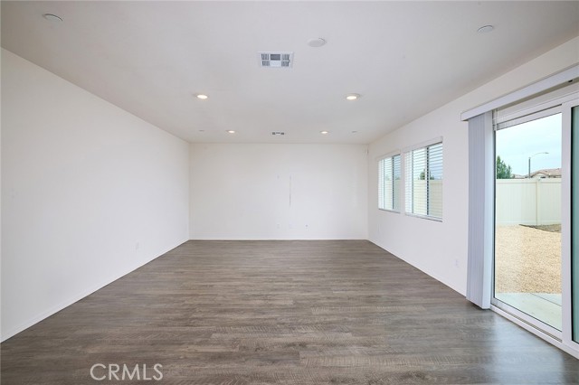 Detail Gallery Image 6 of 19 For 1238 Memorial Ave, Hemet,  CA 92543 - 3 Beds | 2/1 Baths