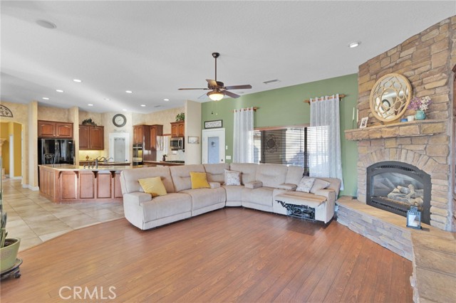 Detail Gallery Image 6 of 39 For 13519 Sunset, Apple Valley,  CA 92308 - 4 Beds | 3 Baths