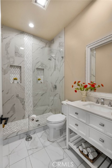 Detail Gallery Image 35 of 48 For 6450 Teesdale Ave, North Hollywood,  CA 91606 - 3 Beds | 3 Baths