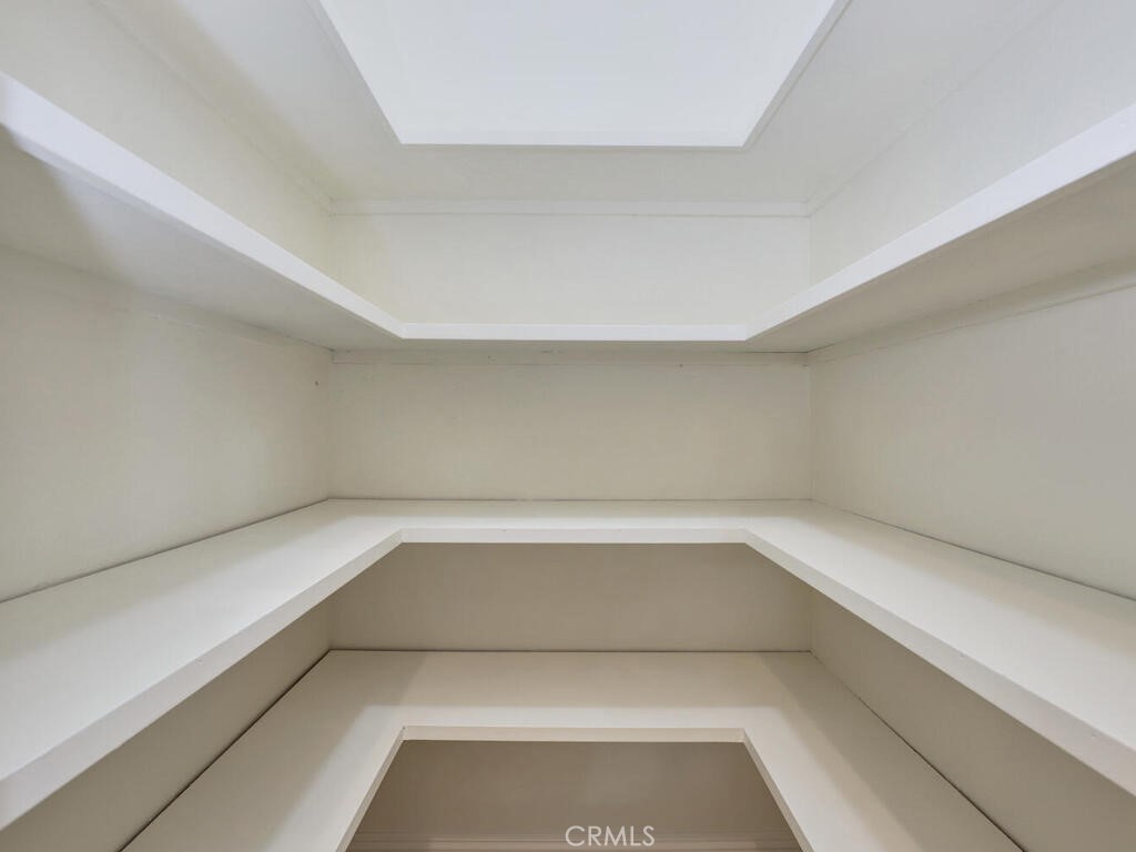 https://media.crmls.org/medias/adba132b-fd96-4294-9e13-18b2215dc2fc.jpg?preset=X-Large