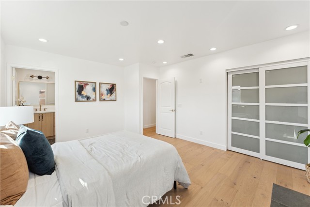 3945 S Norton Avenue, Los Angeles CA: https://media.crmls.org/medias/adba3de6-34fb-4f40-b446-21adbc03d4ac.jpg