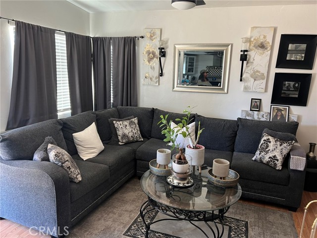 103 E Barbour Street, Banning CA: https://media.crmls.org/medias/adba900e-af12-45a3-b4ae-692d2eb7d402.jpg