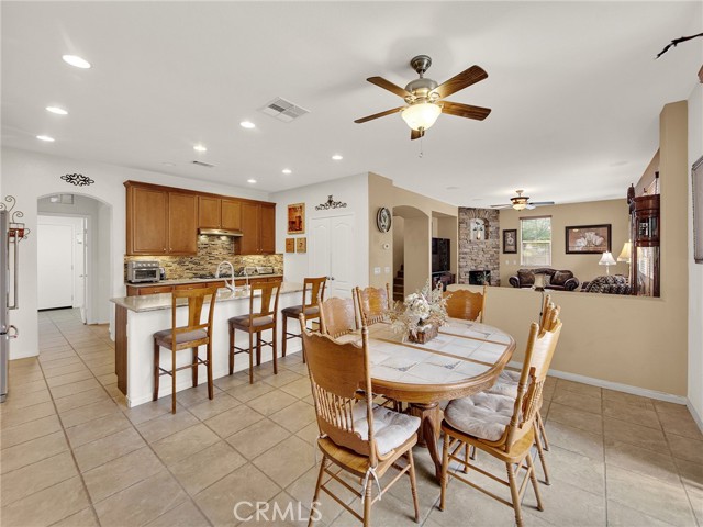 20361 Julia Lane, Saugus CA: https://media.crmls.org/medias/adbb2c3b-ad35-432b-8bb0-b85d98285181.jpg
