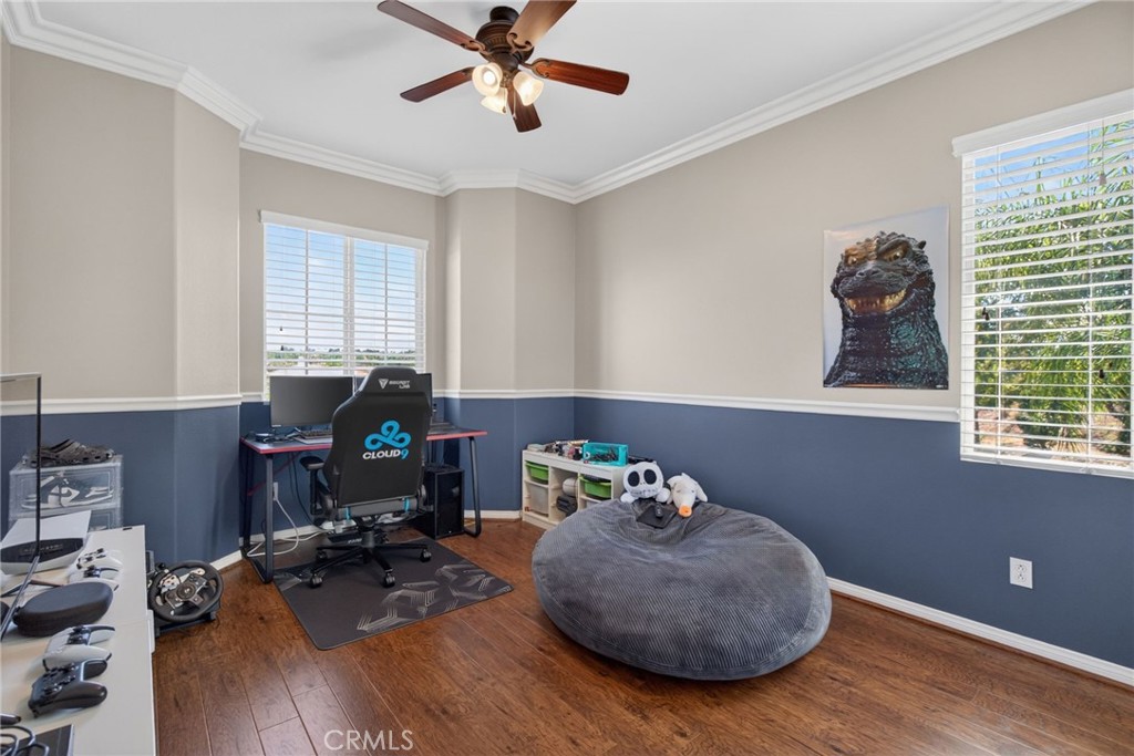 https://media.crmls.org/medias/adbc2239-ecce-43e6-917c-ff054923e607.jpg?preset=X-Large