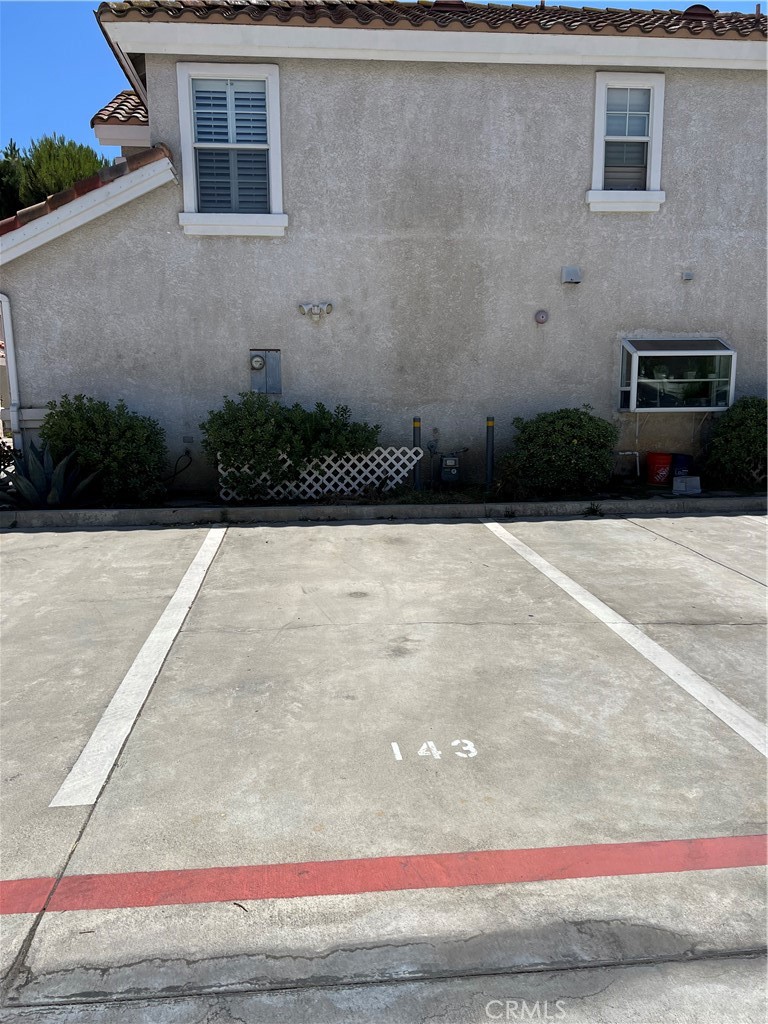 https://media.crmls.org/medias/adbc93cc-87d5-4c50-8390-c639e846b597.jpg?preset=X-Large
