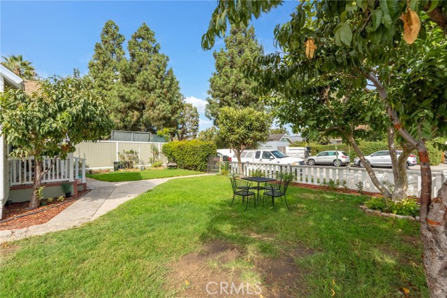 Detail Gallery Image 6 of 11 For 926 E Pine, Santa Ana,  CA 92701 - 6 Beds | 2 Baths