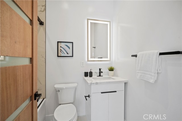 Detail Gallery Image 15 of 45 For 3876 Roxton Ave, Los Angeles,  CA 90008 - 5 Beds | 4/1 Baths