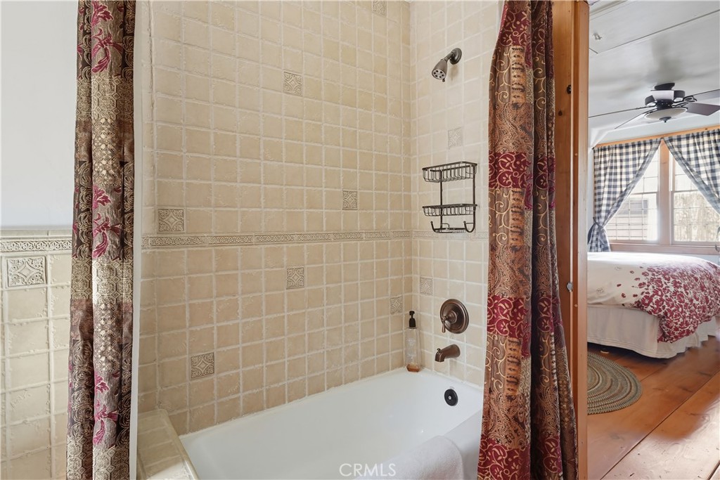 https://media.crmls.org/medias/adbdd2a9-6372-46a3-a417-774919a6d436.jpg?preset=X-Large
