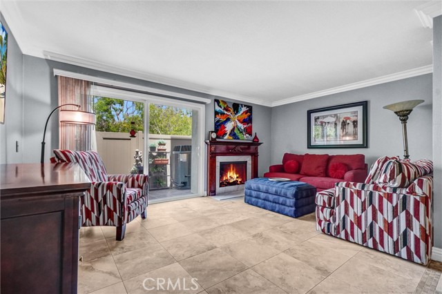 5927 E Creekside Avenue, Orange CA: https://media.crmls.org/medias/adbdfb2b-6144-4832-8801-ac1affda6381.jpg