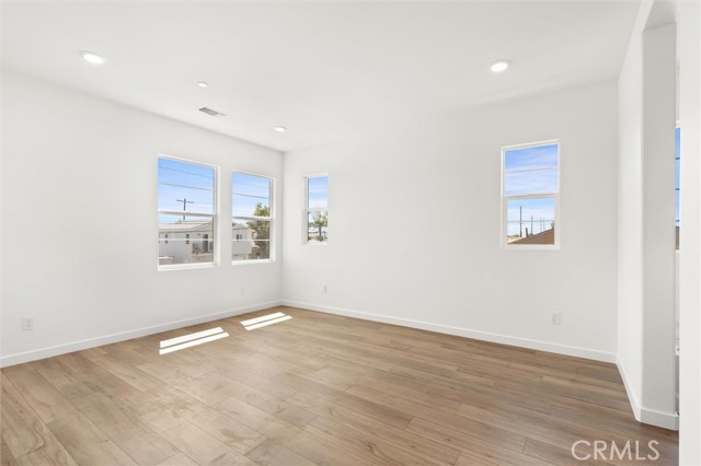 413 E 220th Street, Carson CA: https://media.crmls.org/medias/adbeaae1-3f47-4233-af7a-1da9cafafece.jpg