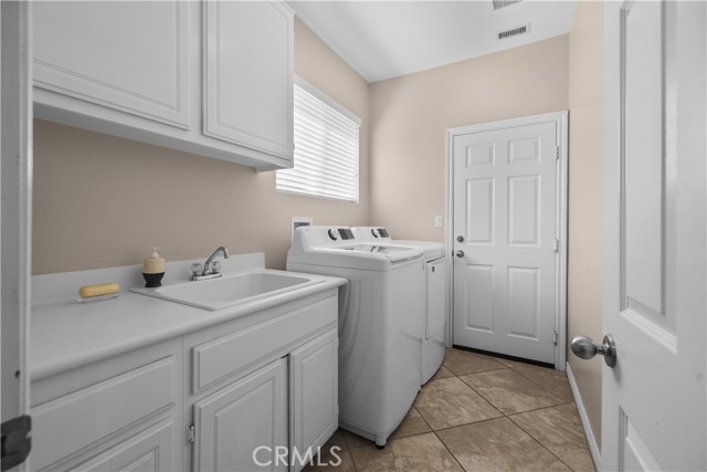 27123 Coral Bells Way, Murrieta CA: https://media.crmls.org/medias/adbef4b2-3d61-4e32-89a3-7acdb262e0d8.jpg