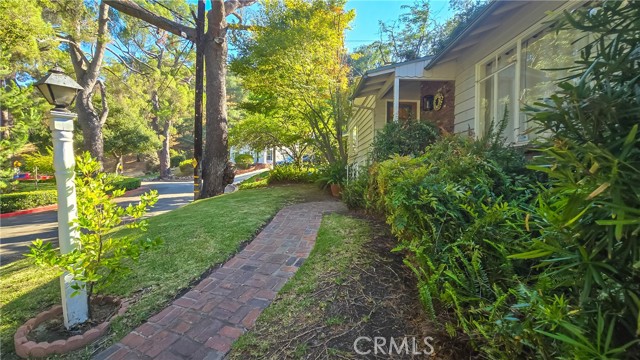 2883 Hermosita Drive, Glendale CA: https://media.crmls.org/medias/adbf418d-1094-4910-8382-99e9f4b95120.jpg