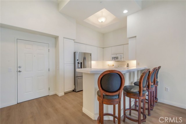 Detail Gallery Image 4 of 27 For 9229 Regents #L406,  La Jolla,  CA 92037 - 2 Beds | 2 Baths