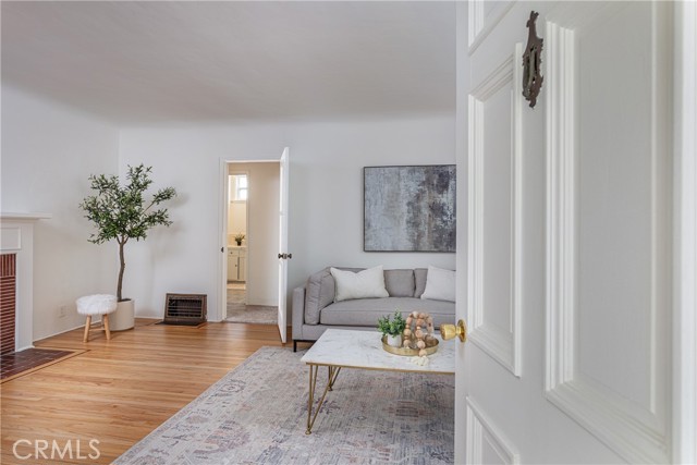 620 S Bel Aire Drive, Burbank CA: https://media.crmls.org/medias/adbfa787-4dd7-48e6-8133-33feeeefaae5.jpg