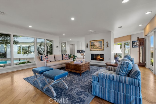 Detail Gallery Image 9 of 31 For 4501 Roxbury Rd, Corona Del Mar,  CA 92625 - 3 Beds | 3/1 Baths